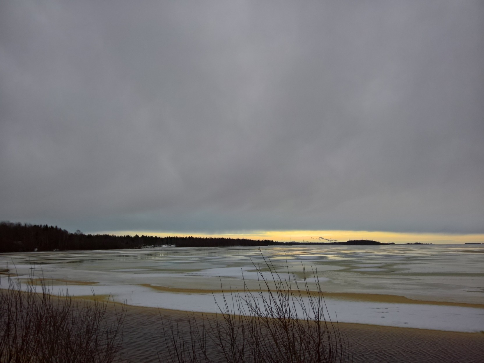 Die Ostsee an ihrer nördlichsten Stelle, Schweden irgendwo entlang der E4, Januar 2020