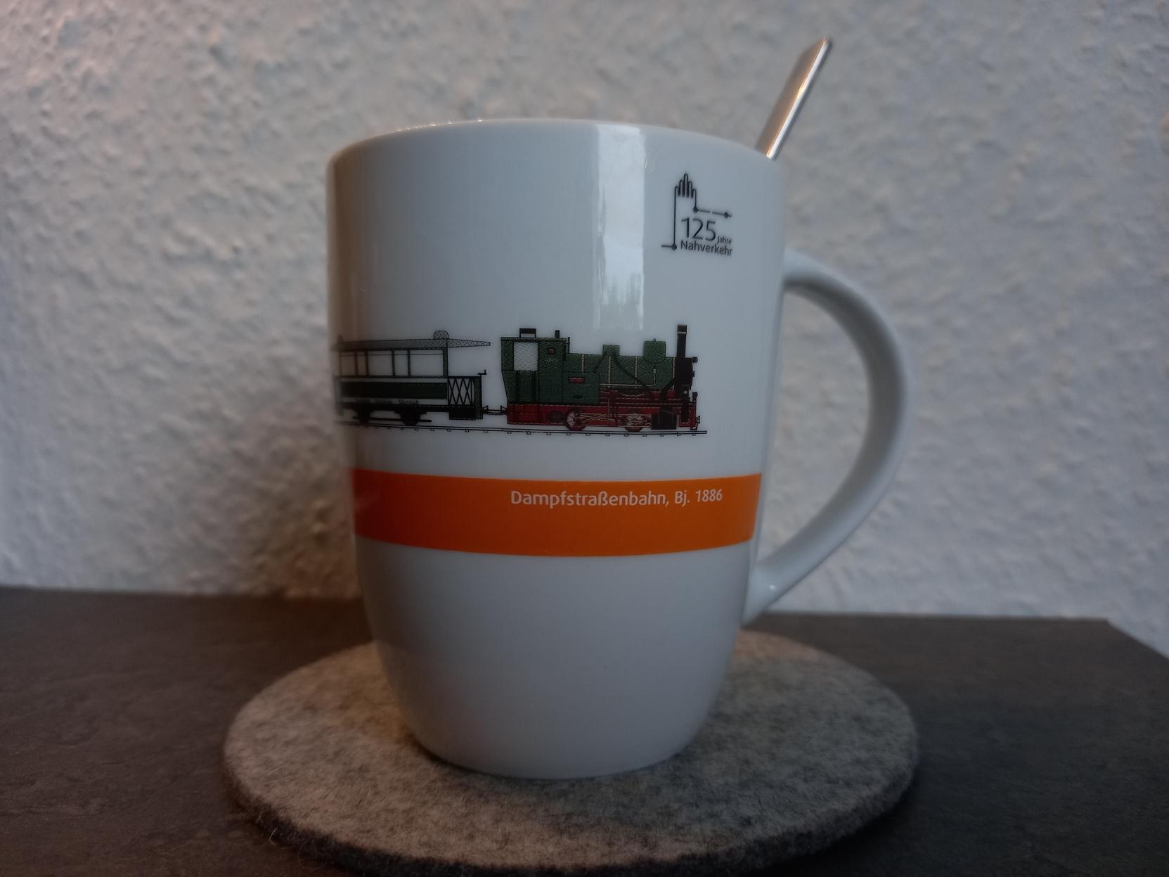 Die Tasse gab es 2011 anläßlich des 125-jährigen Jubiläums der Straßenbahn in Darmstadt.